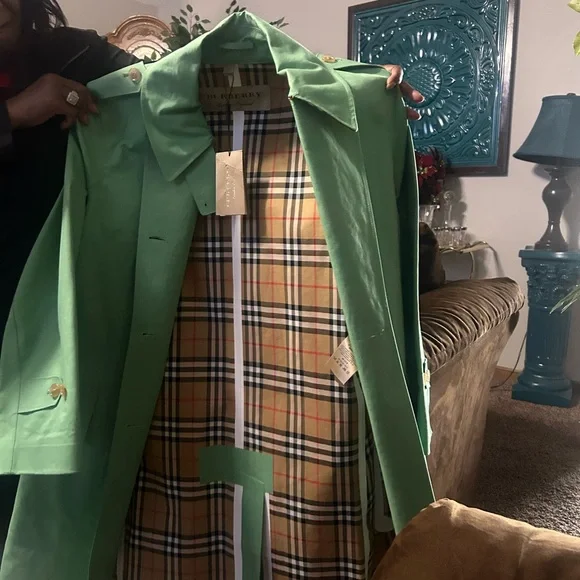 Burberry trenchcoat